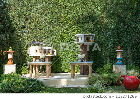 The white contemporary Thai spirit house or ghost house with one pole. Miniature house for guardian spirit. 118271269