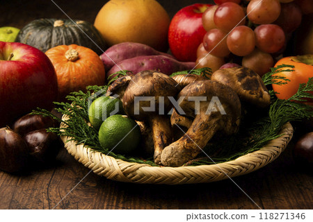 秋季食材和松茸 秋季食材和松茸 118271346