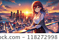 一個美麗的女孩站在山上俯瞰城市和日落 118272998