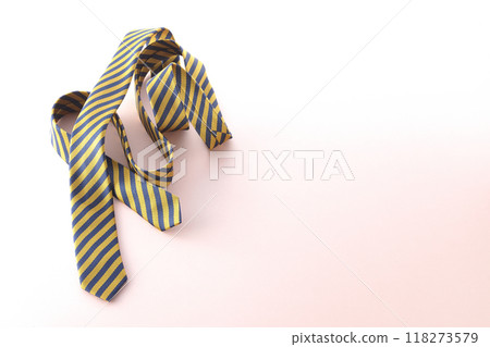 Striped tie 118273579