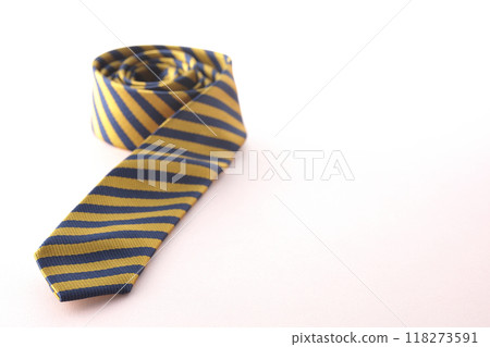 Striped tie 118273591