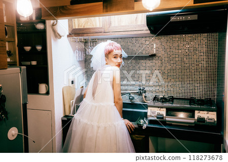 Bride working in the kitchen 118273678