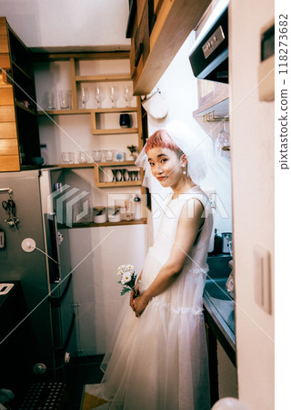 Bride working in the kitchen 118273682
