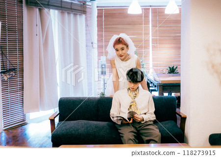 Indoor pre-shoot 118273915