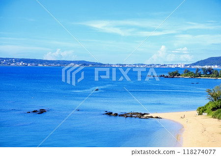 沖繩縣喜瀨海灘和名護市的遠景 118274077