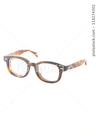Glasses photographed on a white background 118274302