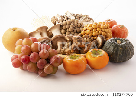 Assorted mushrooms and fall ingredients 118274700