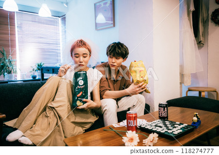 新娘和新郎舉行家庭聚會 118274777