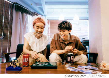 新娘和新郎舉行家庭聚會 118274790