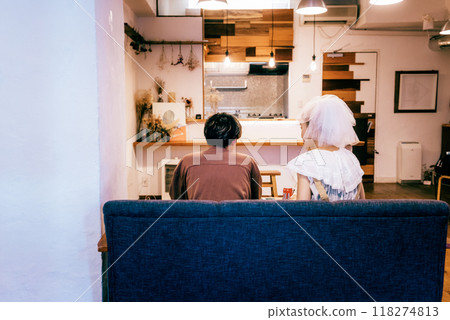 新娘和新郎舉行家庭聚會 118274813