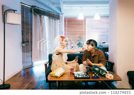 新娘和新郎舉行家庭聚會 118274855