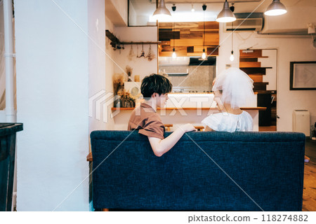 情侶在家享受約會 118274882