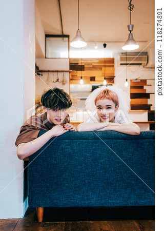 情侶在家享受約會 118274891