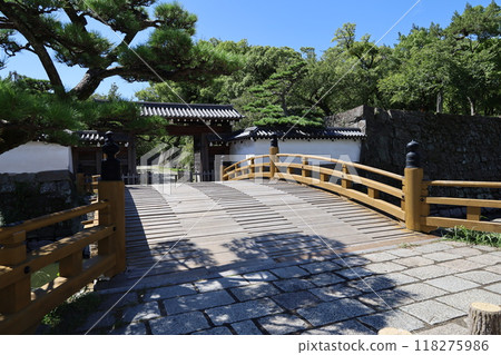 和歌山城門口的大手門和一座橋 和歌山城門口的大手門和一座橋 118275986