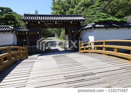 和歌山城門口的大手門和一座橋 和歌山城門口的大手門和一座橋 118275987