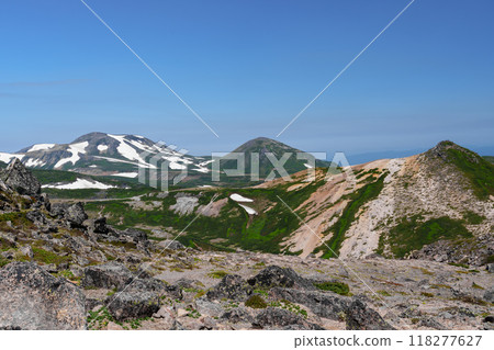 從北海道大雪山赤嶽山頂欣賞殘雪的壯麗景色 118277627