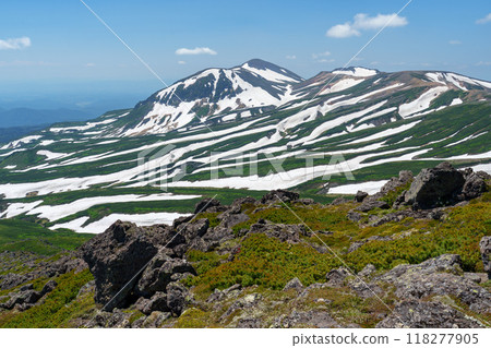 來自四圓岳的大雪山旭岳，殘雪上的斑馬圖案，北海道壯觀的登山 118277905