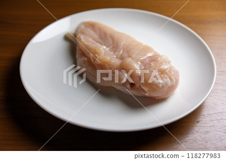白盤上的雞胸肉 白盤上的雞胸肉 118277983