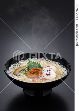 Boiled noodles (hinemono) 118278282