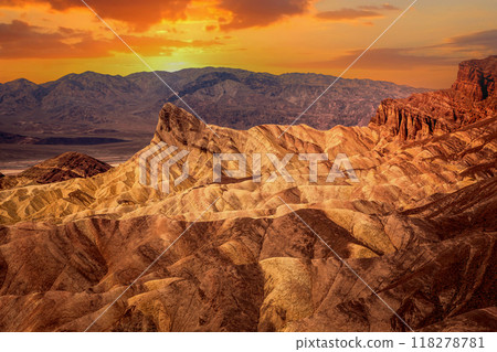 Zabriskie point, death valley, california, usa 118278781