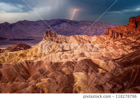 Zabriskie point, death valley, california, usa 118278786