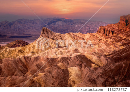 Zabriskie point, death valley, california, usa 118278787