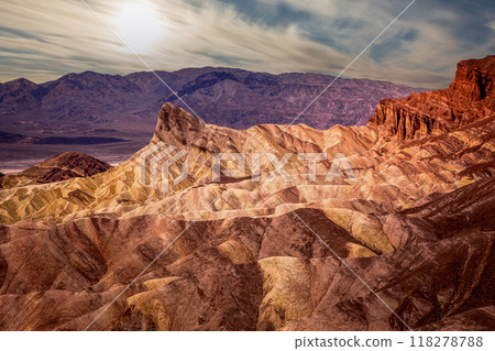 Zabriskie point, death valley, california, usa 118278788