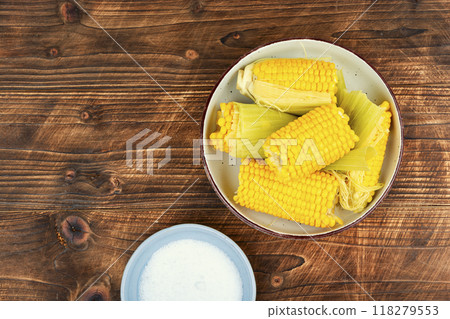 Delicious juicy sweet boiled corn. 118279553