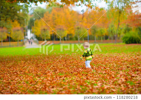 Kids playing in autumn park 118280218
