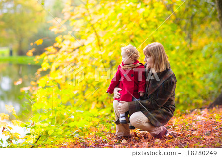 Kids playing in autumn park 118280249