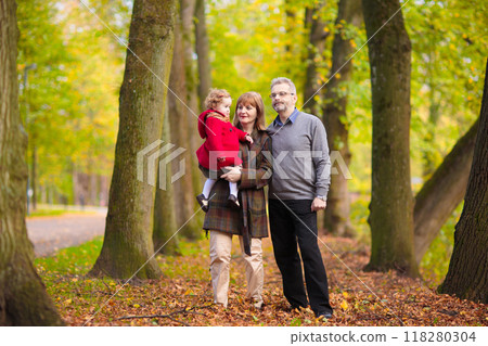 Kids playing in autumn park 118280304