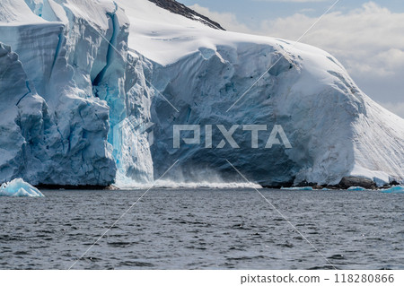 Ice calving in Antarctica Ice calving in Antarctica 118280866