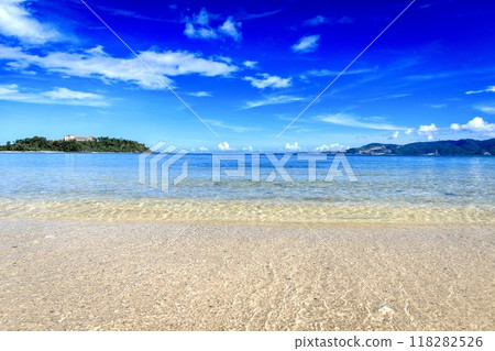 沖繩縣喜瀨海灘和部瀨名岬風景 118282526