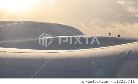 鳥取沙丘 - 日落時的雪景 118283711