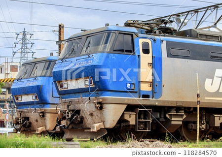 An EF200 electric locomotive on the verge of being scrapped, stored at Suita Locomotive Depot 118284570