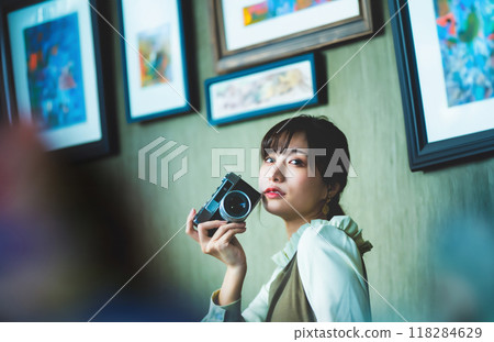Camera and female 118284629