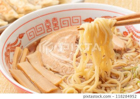 美味醬油拉麵的特寫 118284952
