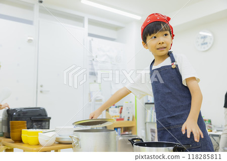 Food education: Cooking class image 118285811