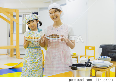 Food education: Cooking class image 118285824