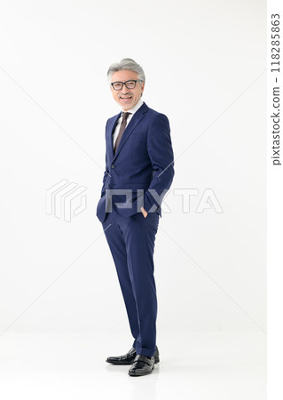 採取姿勢的商人 採取姿勢的商人 118285863