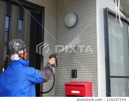 Residential Painting 14 High pressure cleaning of the base before painting 118287144