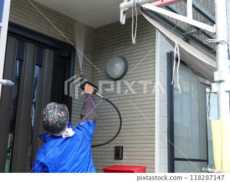 房屋塗漆 17 塗漆前對底座進行高壓清洗 118287147