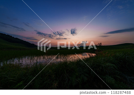 2024年初秋索尼高原夜景從日落到藍色時刻，時隱時現的雲流和落日的天空#45 118287488