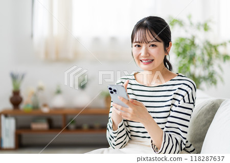 A young woman using a smartphone. 118287637