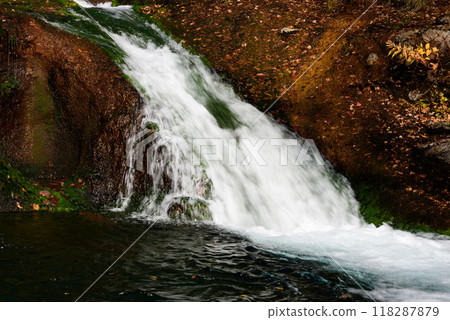 Autumn in Shinshu: Oshidori Hidden Falls Autumn in Shinshu: Oshidori Hidden Falls 118287879