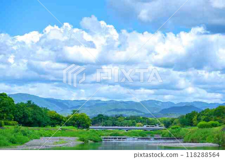 Late summer: Kamogawa River and Kitayama scenery Late summer: Kamogawa River and Kitayama scenery 118288564