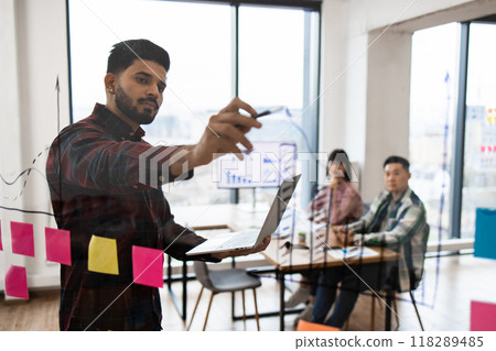 Modern office meeting with brainstorming and visual collaboration 118289485