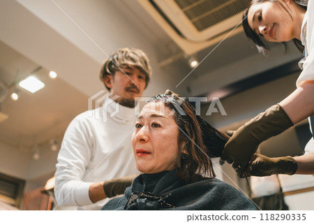 female, females, lady 118290335