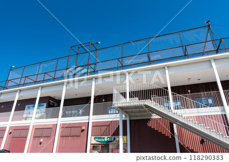 維多利亞高爾夫三鷹野崎店後面,陽光明媚的夏日藍天,東京三鷹市野崎 維多利亞高爾夫三鷹野崎店後面,陽光明媚的夏日藍天,東京三鷹市野崎 118290383