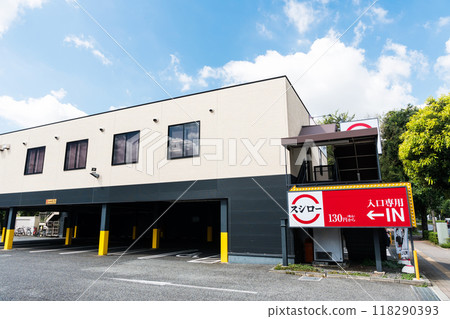 Sushiro Chofu store, clear summer sky, Jindaiji Kitamachi, Chofu City, Tokyo Sushiro Chofu store, clear summer sky, Jindaiji Kitamachi, Chofu City, Tokyo 118290393